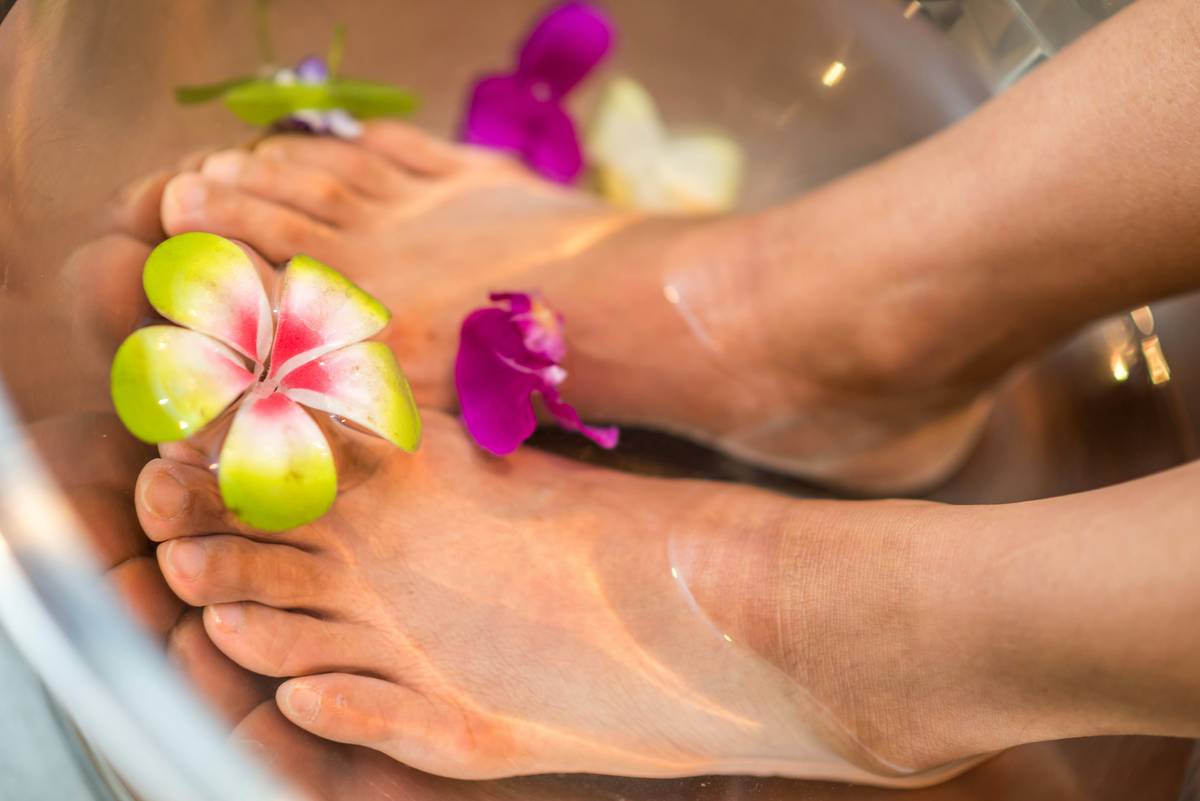 pedicure essential foot how to sterilize: The Safe, Spa-Grade Way to Disinfect Tools at Home